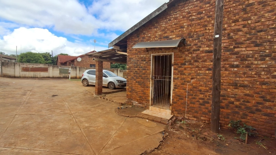 3 Bedroom Property for Sale in Lenyenye Limpopo