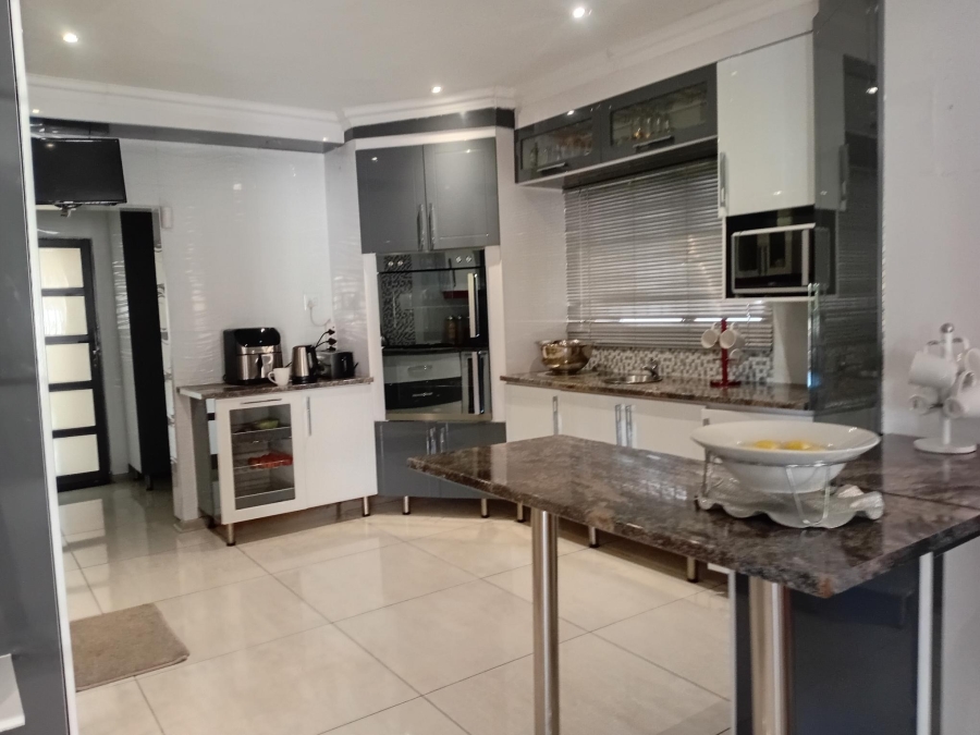 To Let 2 Bedroom Property for Rent in Chroompark Limpopo