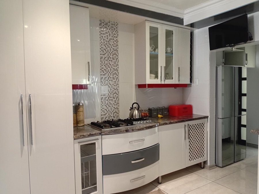 To Let 2 Bedroom Property for Rent in Chroompark Limpopo