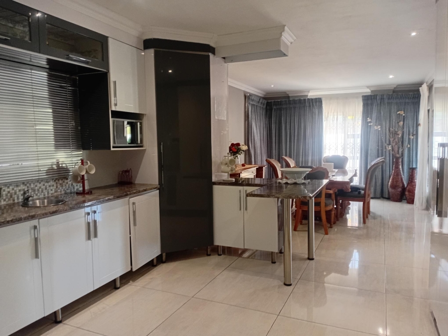 To Let 2 Bedroom Property for Rent in Chroompark Limpopo