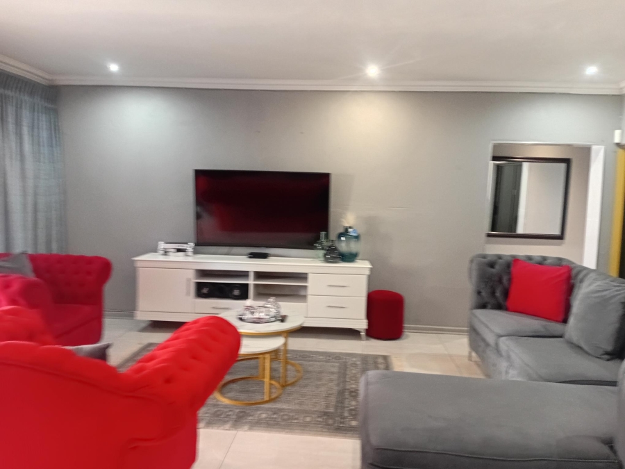 To Let 2 Bedroom Property for Rent in Chroompark Limpopo