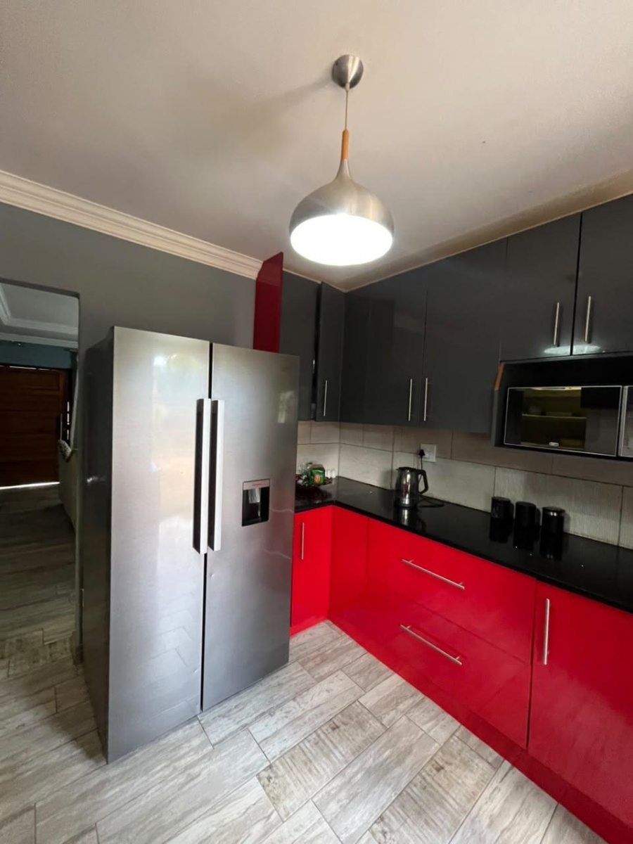 5 Bedroom Property for Sale in Shayandima Limpopo