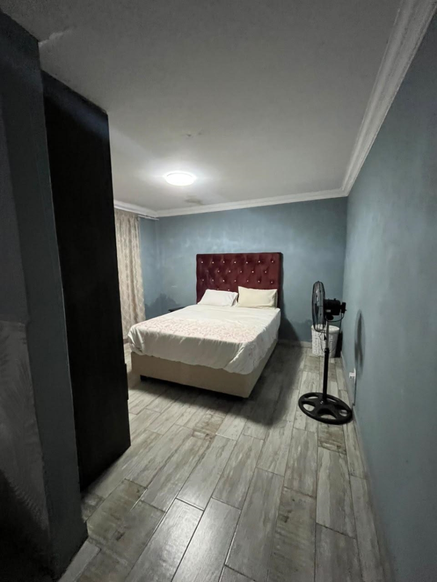 5 Bedroom Property for Sale in Shayandima Limpopo