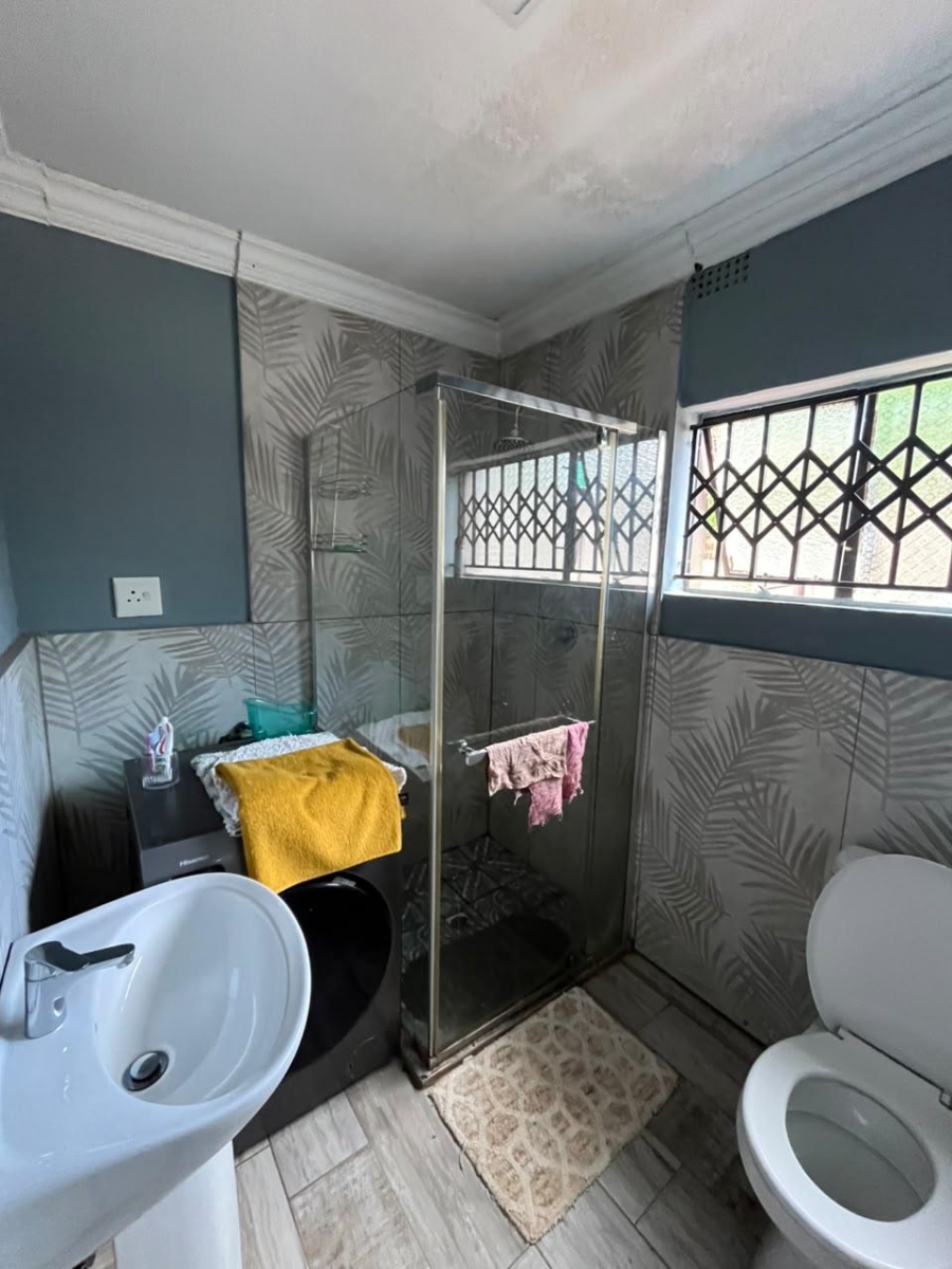 5 Bedroom Property for Sale in Shayandima Limpopo