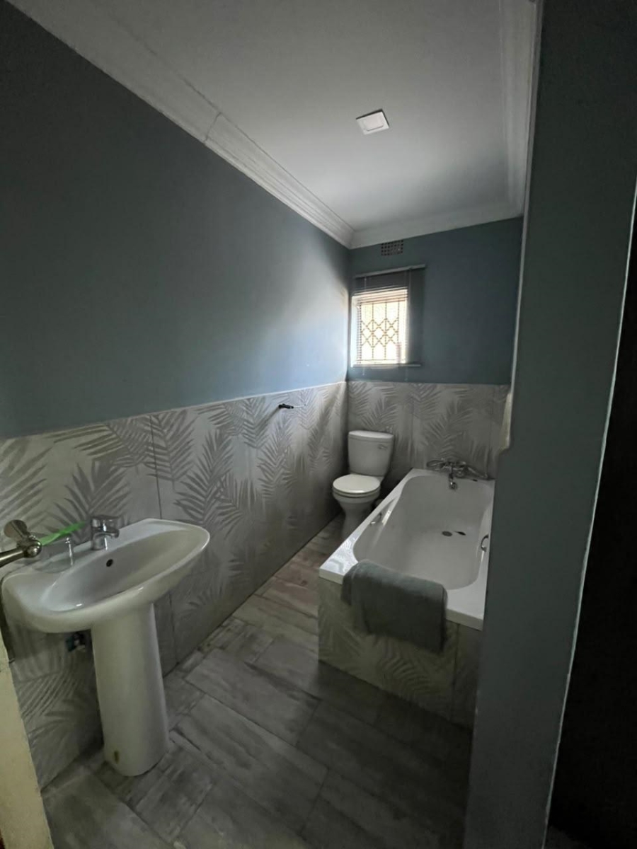 5 Bedroom Property for Sale in Shayandima Limpopo
