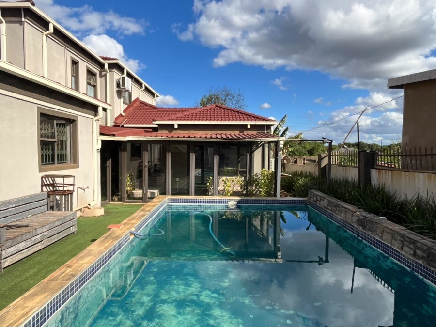 6 Bedroom Property for Sale in Tshisahulu Limpopo