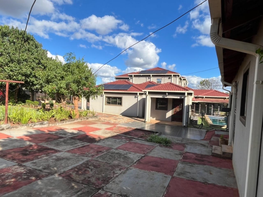 6 Bedroom Property for Sale in Tshisahulu Limpopo