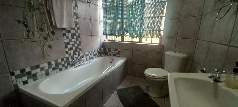 5 Bedroom Property for Sale in Aquapark Limpopo