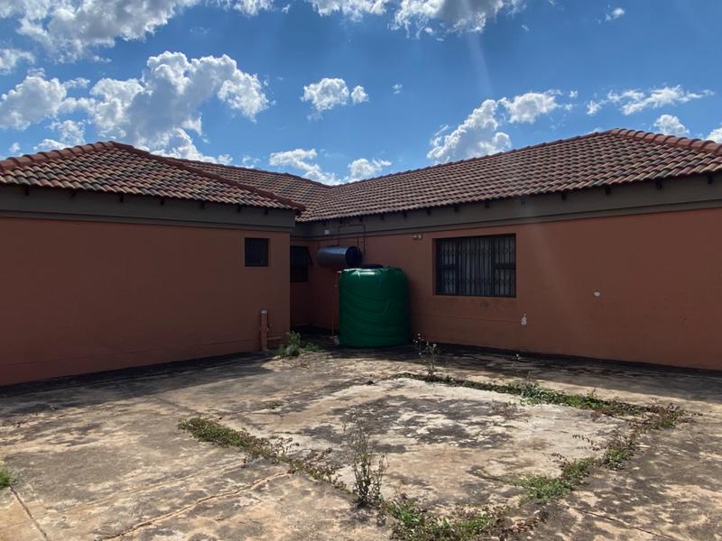 To Let 4 Bedroom Property for Rent in Chroompark Limpopo