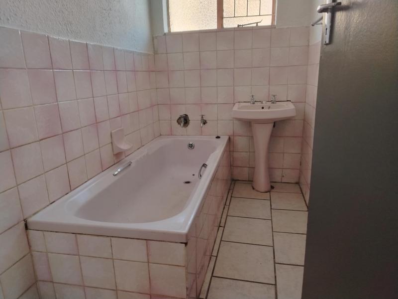 To Let 3 Bedroom Property for Rent in Flora Park Limpopo
