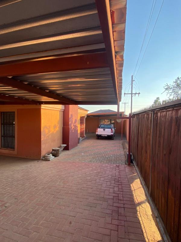 5 Bedroom Property for Sale in Seshego 9A Limpopo