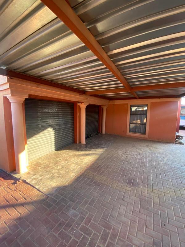 5 Bedroom Property for Sale in Seshego 9A Limpopo
