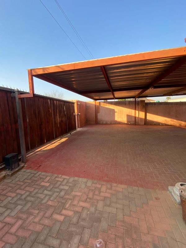 5 Bedroom Property for Sale in Seshego 9A Limpopo