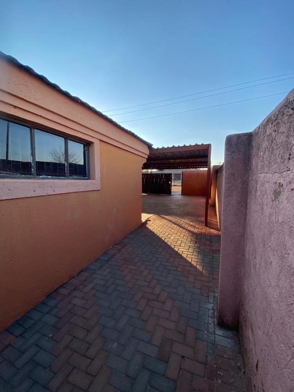 5 Bedroom Property for Sale in Seshego 9A Limpopo