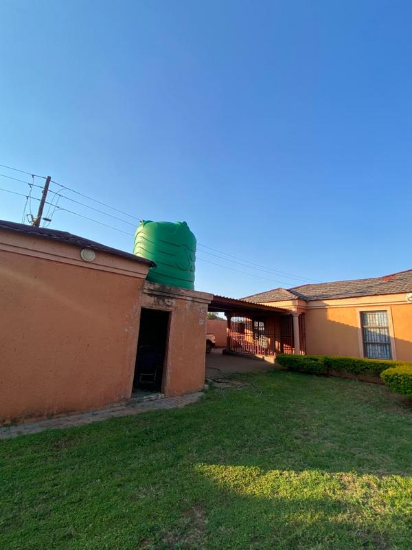 5 Bedroom Property for Sale in Seshego 9A Limpopo