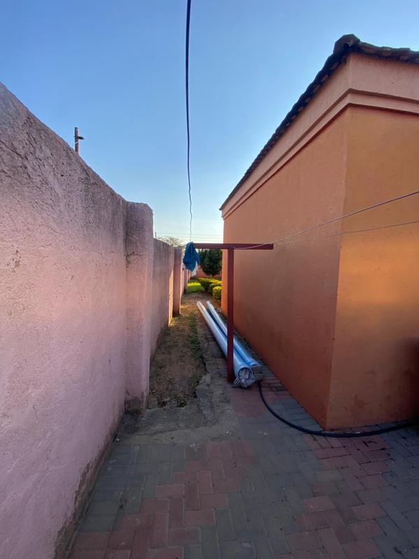 5 Bedroom Property for Sale in Seshego 9A Limpopo