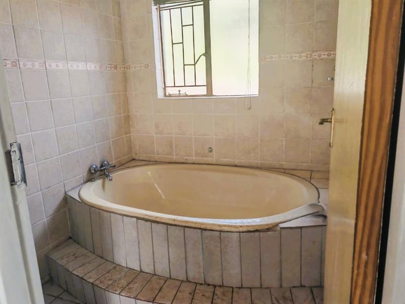 To Let 4 Bedroom Property for Rent in Flora Park Limpopo