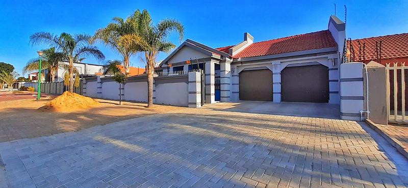 5 Bedroom Property for Sale in Flora Park Limpopo