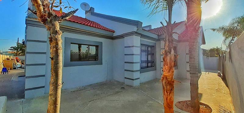 5 Bedroom Property for Sale in Flora Park Limpopo