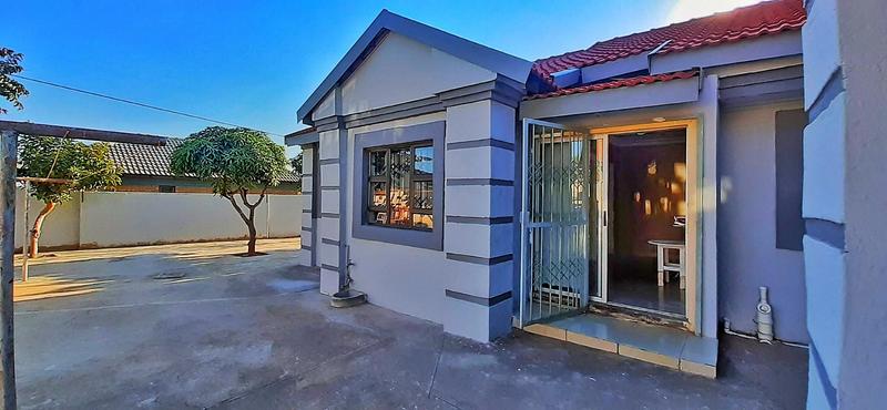 5 Bedroom Property for Sale in Flora Park Limpopo