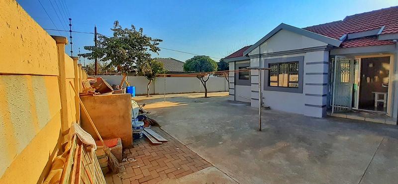 5 Bedroom Property for Sale in Flora Park Limpopo