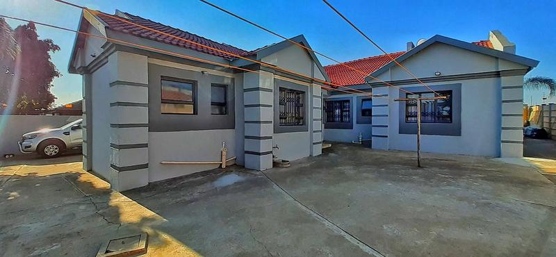 5 Bedroom Property for Sale in Flora Park Limpopo