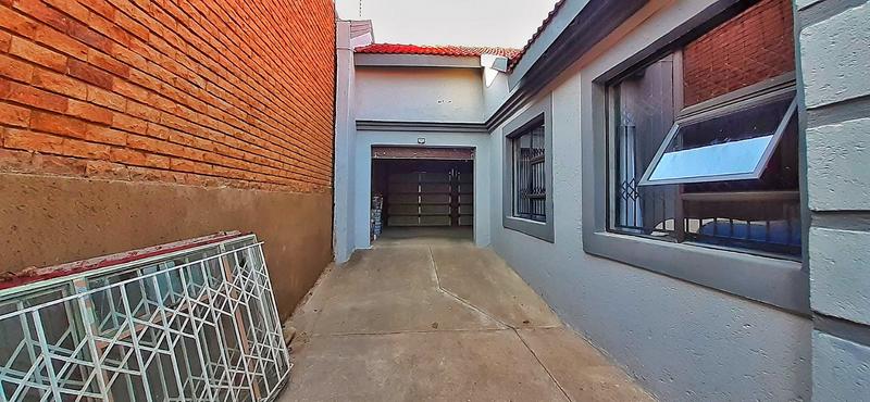 5 Bedroom Property for Sale in Flora Park Limpopo