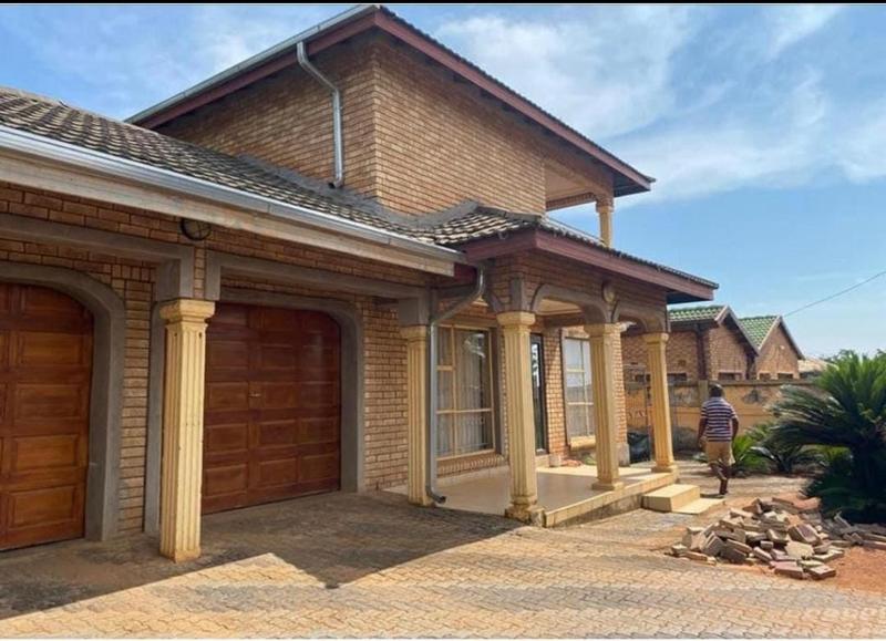 5 Bedroom Property for Sale in Shayandima Limpopo