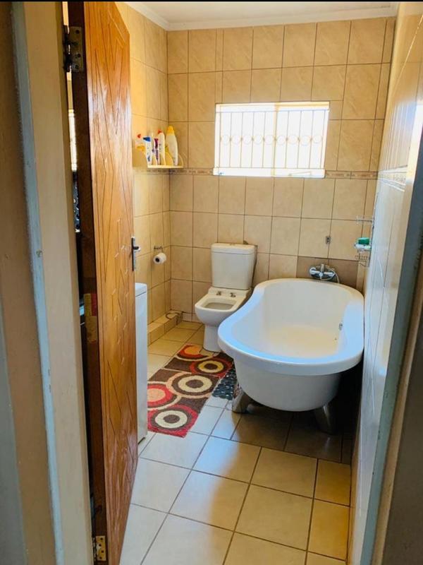 5 Bedroom Property for Sale in Shayandima Limpopo