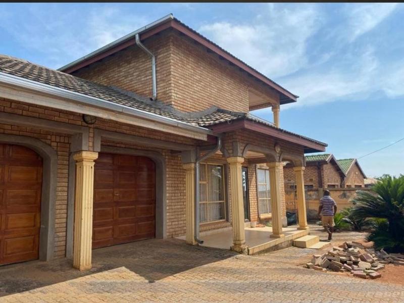 5 Bedroom Property for Sale in Shayandima Limpopo