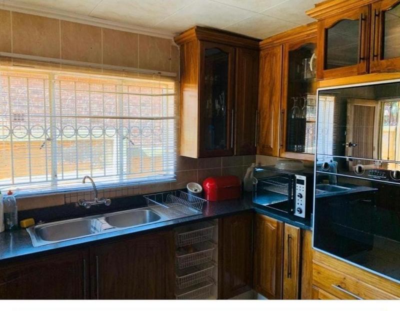 5 Bedroom Property for Sale in Shayandima Limpopo