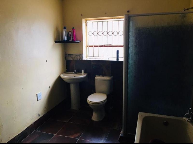 5 Bedroom Property for Sale in Shayandima Limpopo