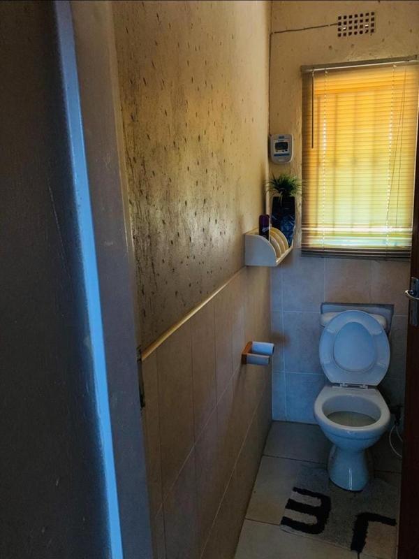 5 Bedroom Property for Sale in Shayandima Limpopo