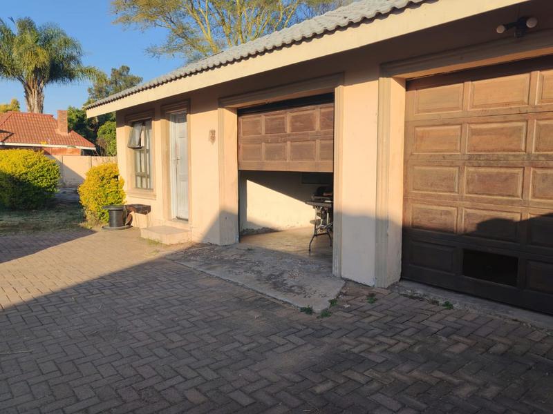 4 Bedroom Property for Sale in Fauna Park Limpopo