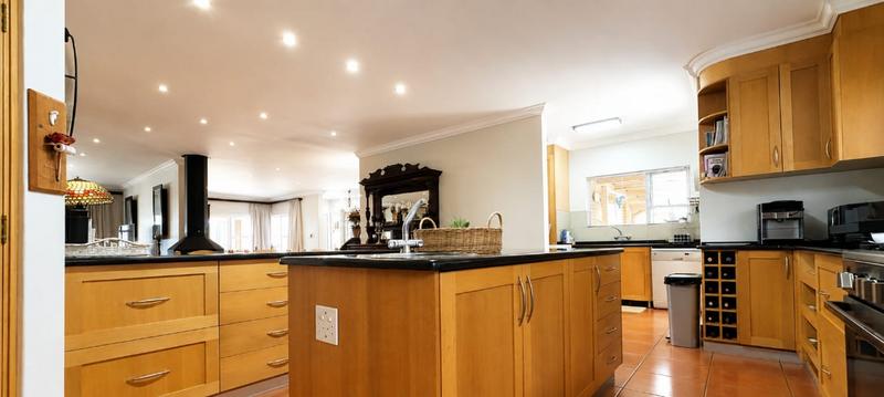 6 Bedroom Property for Sale in Clearwaters Cove Limpopo