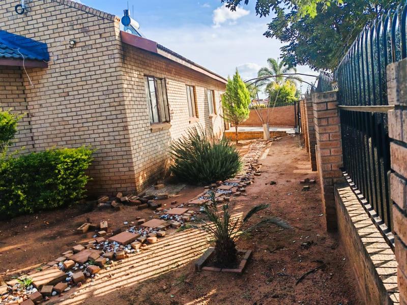 4 Bedroom Property for Sale in Flora Park Limpopo