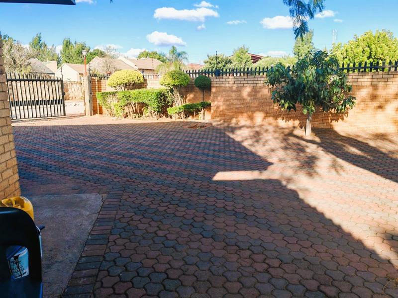 4 Bedroom Property for Sale in Flora Park Limpopo