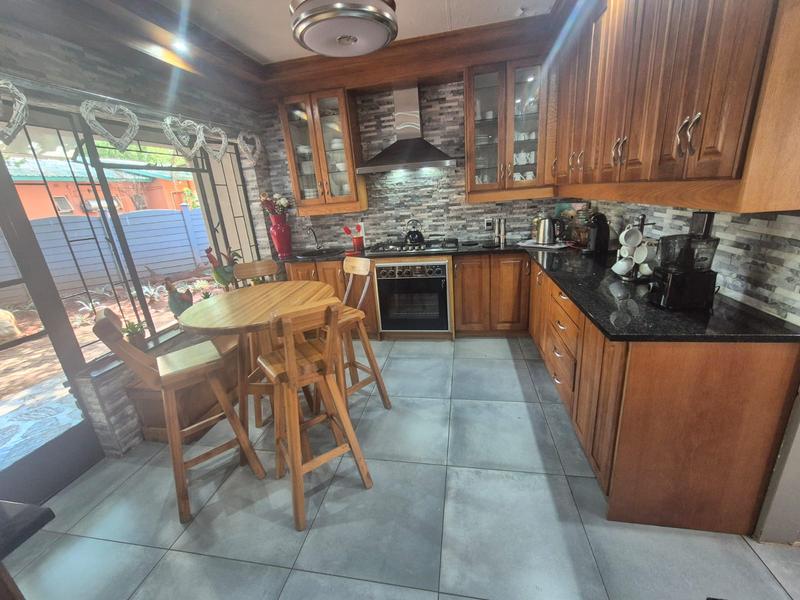 6 Bedroom Property for Sale in Thabazimbi Limpopo