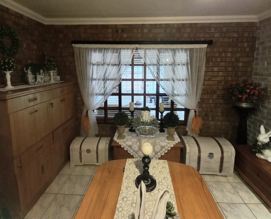 5 Bedroom Property for Sale in Naboomspruit Limpopo