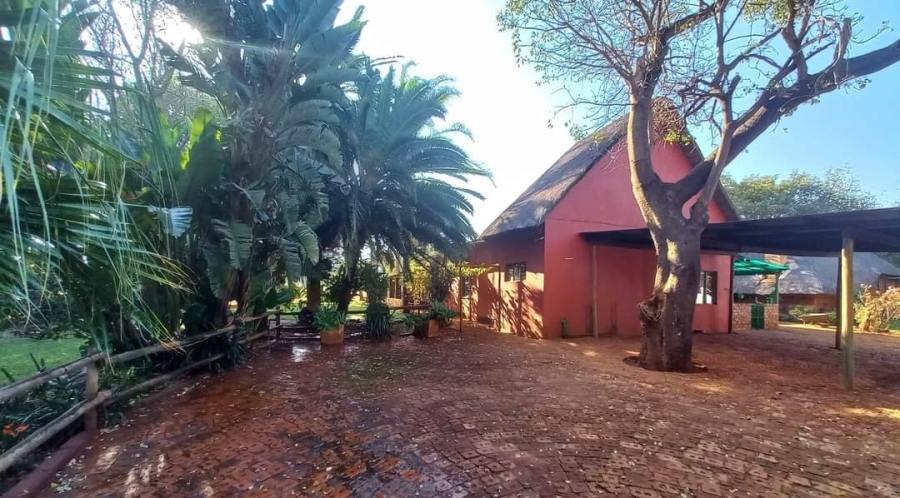 6 Bedroom Property for Sale in Akasia Limpopo