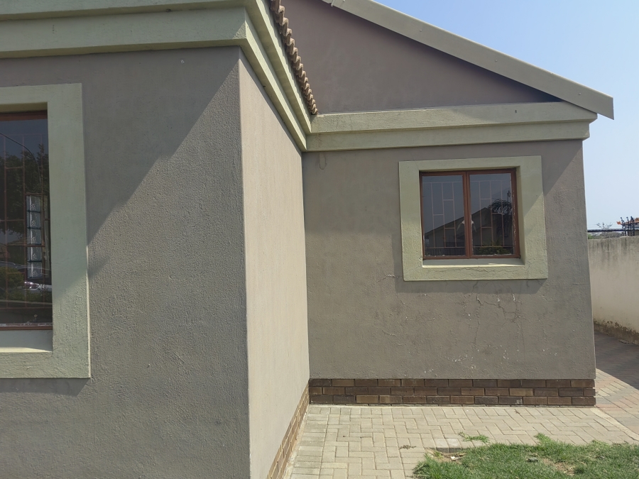 3 Bedroom Property for Sale in Mahlasedi Park Limpopo