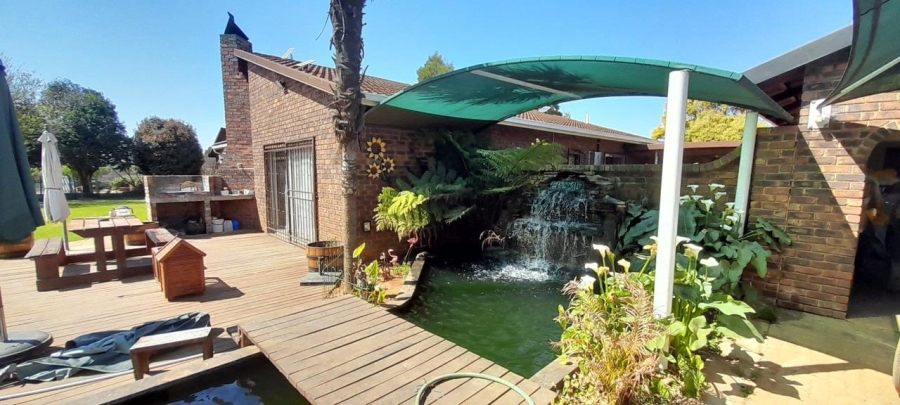 5 Bedroom Property for Sale in Leeupoort Limpopo