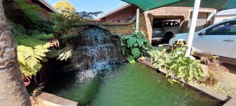 5 Bedroom Property for Sale in Leeupoort Limpopo