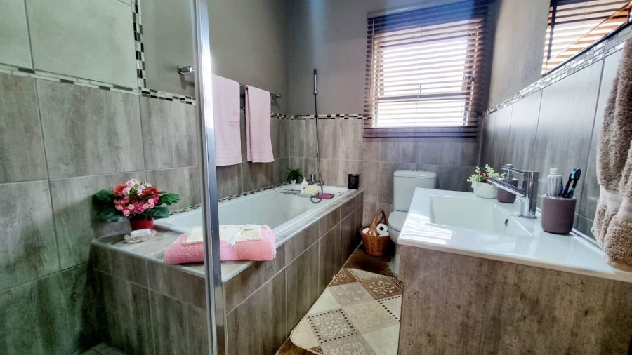 3 Bedroom Property for Sale in Leeupoort Limpopo