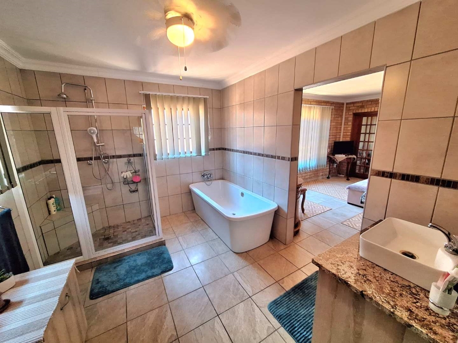 4 Bedroom Property for Sale in Leeupoort Limpopo