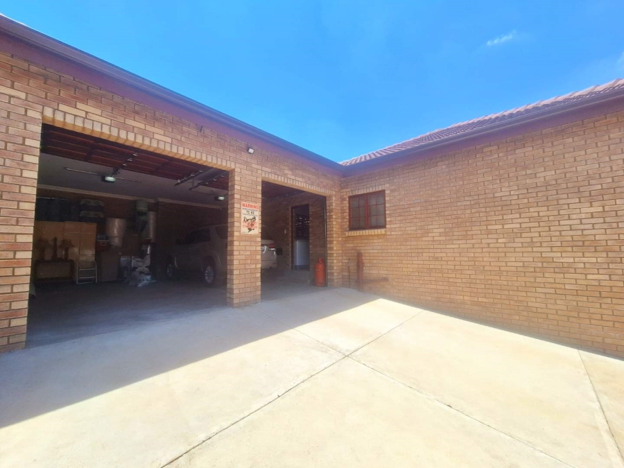 4 Bedroom Property for Sale in Leeupoort Limpopo