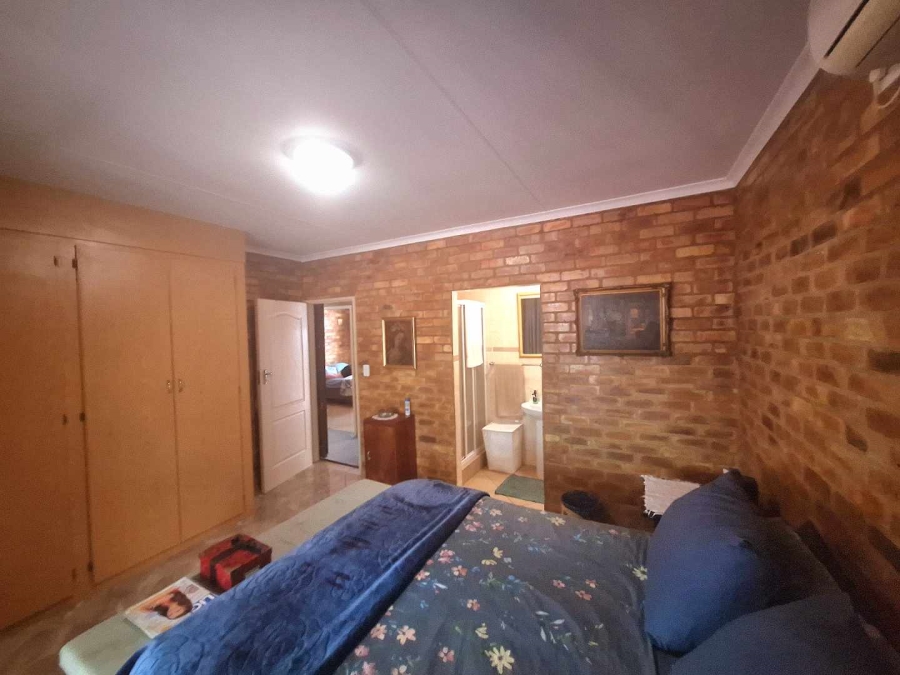 4 Bedroom Property for Sale in Leeupoort Limpopo