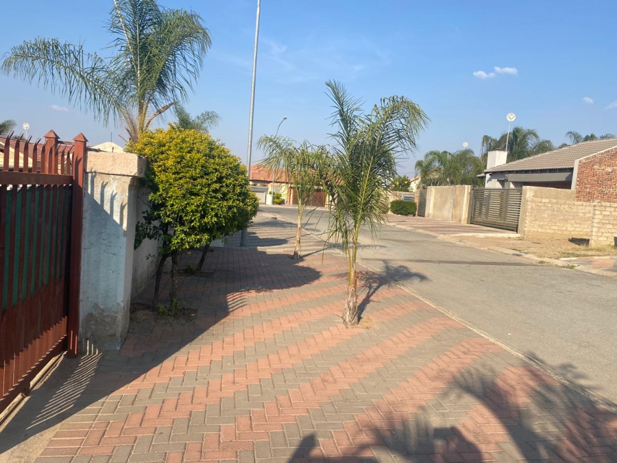 3 Bedroom Property for Sale in Mahlasedi Park Limpopo