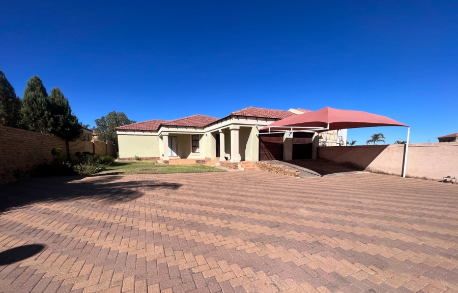 To Let 3 Bedroom Property for Rent in Bendor Limpopo