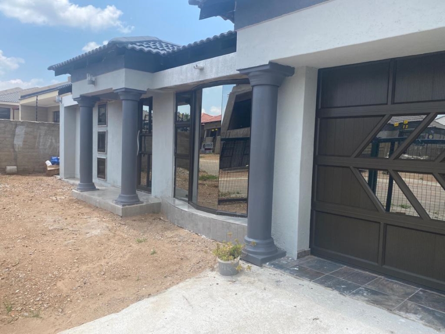 3 Bedroom Property for Sale in Mahlasedi Park Limpopo